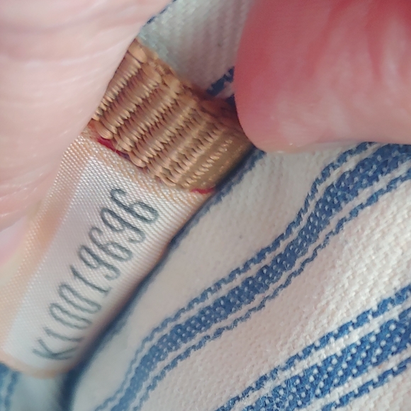 Dooney & Bourke crossbody - Picture 10 of 15